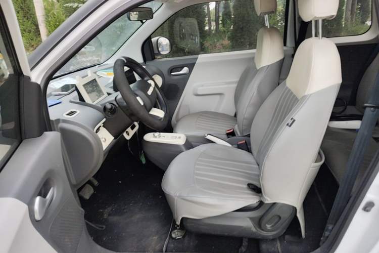 Used CHANGAN NEVO Lumin 2022 155 km – Refreshingly Sweet Edition Left Front Seat