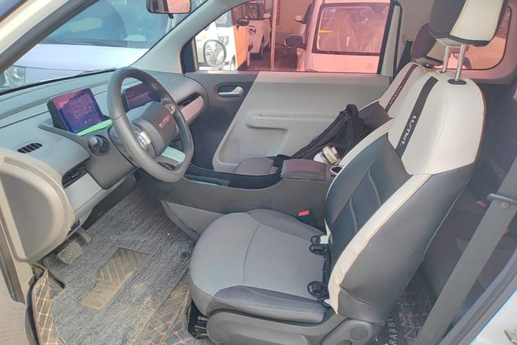 Used CHANGAN NEVO Lumin 2022 155 km – Refreshingly Sweet Edition Left Front Seat