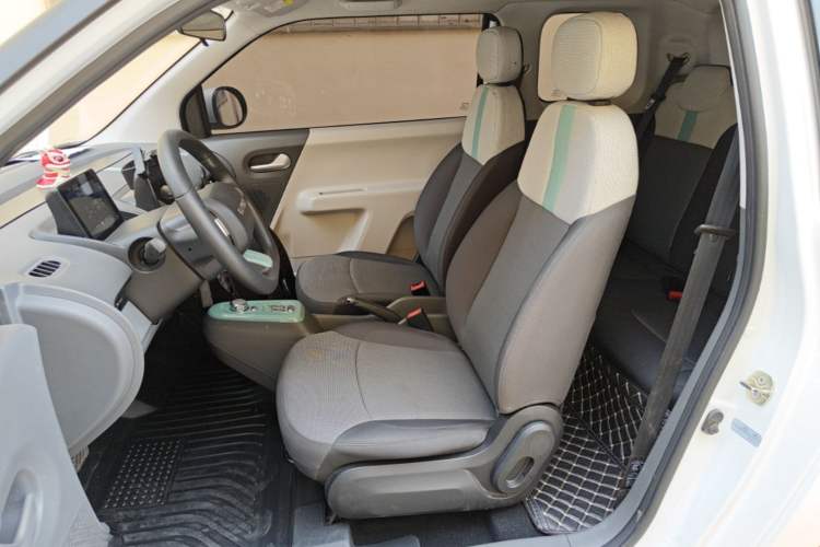 Used CHANGAN NEVO Lumin 2022 155 km – Refreshingly Sweet Edition Left Front Seat