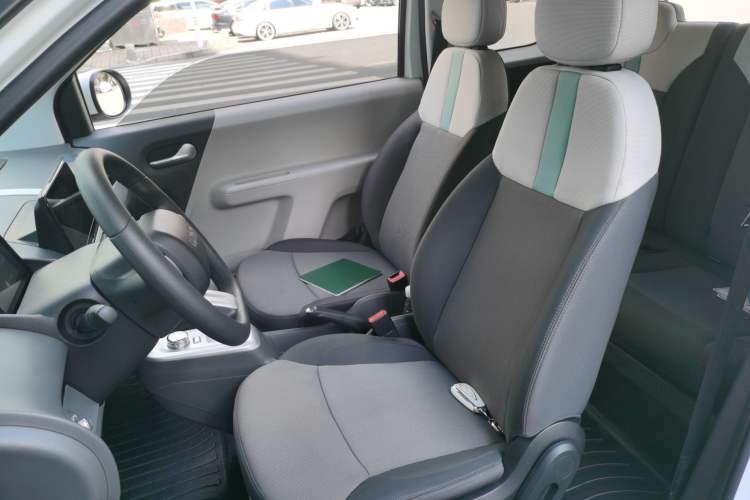 Used CHANGAN NEVO Lumin 2022 155 km – Refreshingly Sweet Edition Left Front Seat