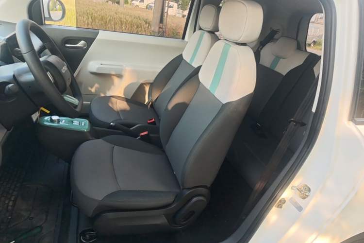 Used CHANGAN NEVO Lumin 2022 155 km – Refreshingly Sweet Edition Left Front Seat