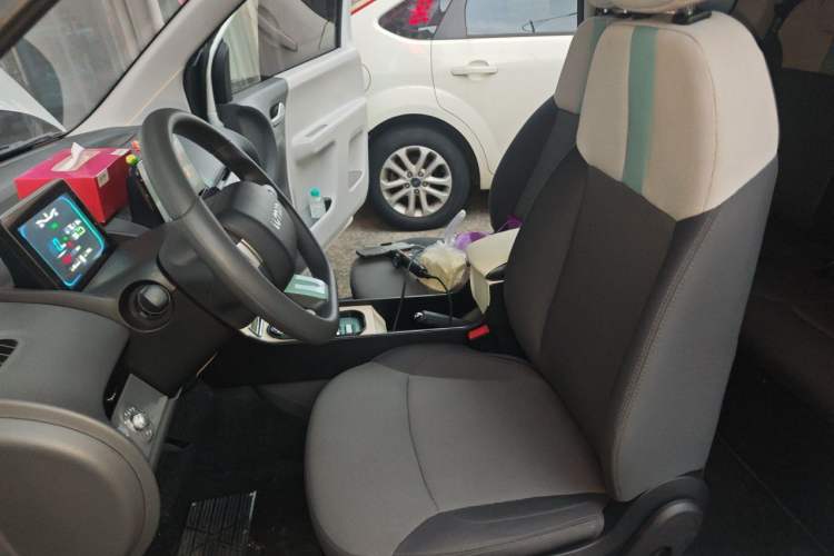 Used CHANGAN NEVO Lumin 2022 155 km – Refreshingly Sweet Edition Left Front Seat