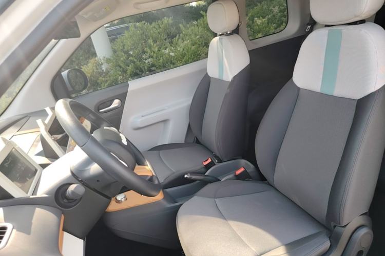 Used CHANGAN NEVO Lumin 2022 155 km – Refreshingly Sweet Edition Left Front Seat