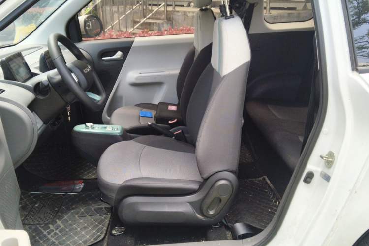 Used CHANGAN NEVO Lumin 2022 155 km – Refreshingly Sweet Edition Left Front Seat