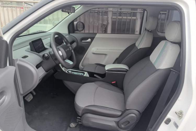 Used CHANGAN NEVO Lumin 2022 155 km – Refreshingly Sweet Edition Left Front Seat