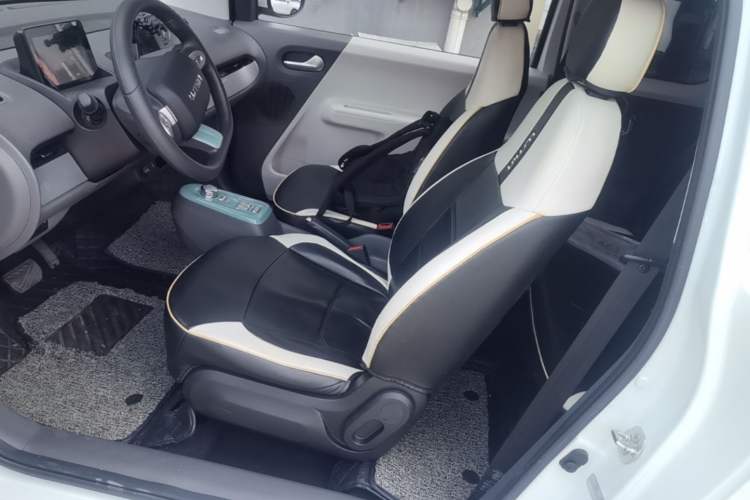 Used CHANGAN NEVO Lumin 2022 155 km – Refreshingly Sweet Edition Left Front Seat