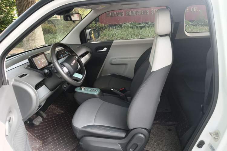 Used CHANGAN NEVO Lumin 2022 155 km – Refreshingly Sweet Edition Left Front Seat