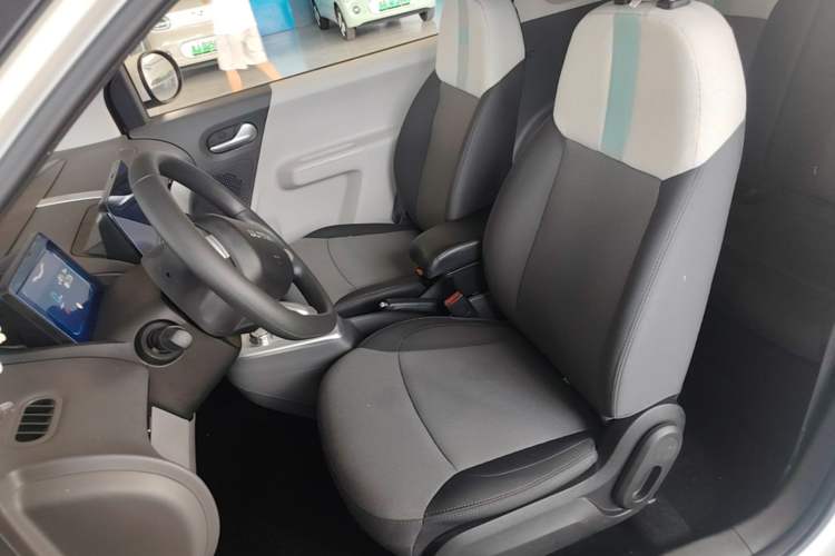 Used CHANGAN NEVO Lumin 2022 155 km – Refreshingly Sweet Edition Left Front Seat