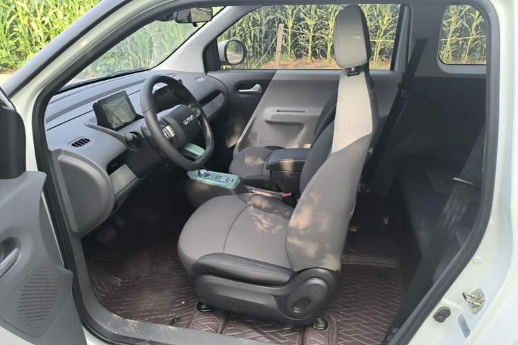 Used CHANGAN NEVO Lumin 2022 155 km – Refreshingly Sweet Edition Left Front Seat