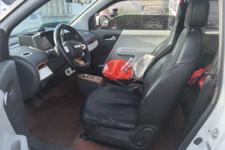 Used CHANGAN NEVO Lumin 2022 155 km – Refreshingly Sweet Edition Left Front Seat