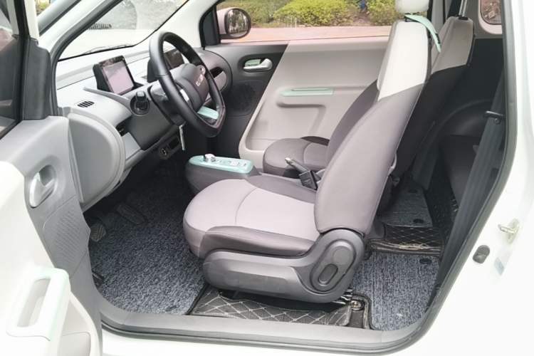 Used CHANGAN NEVO Lumin 2022 155 km – Refreshingly Sweet Edition Left Front Seat