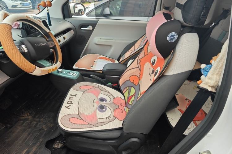 Used CHANGAN NEVO Lumin 2022 155 km – Refreshingly Sweet Edition Left Front Seat