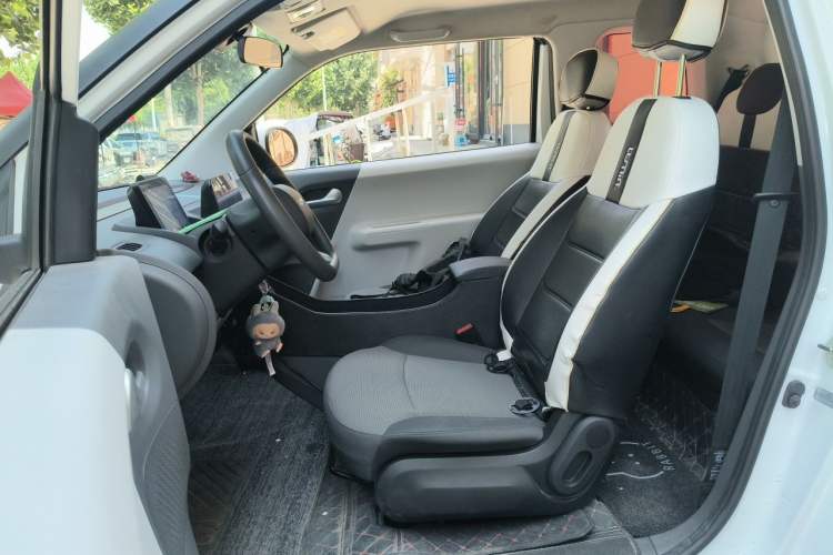 Used CHANGAN NEVO Lumin 2022 155 km – Refreshingly Sweet Edition Left Front Seat