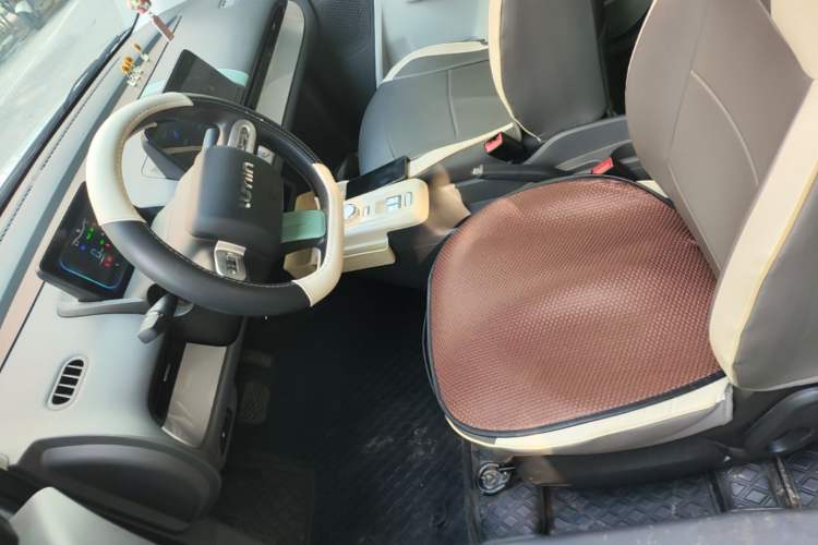 Used CHANGAN NEVO Lumin 2022 155 km – Refreshingly Sweet Edition Left Front Seat