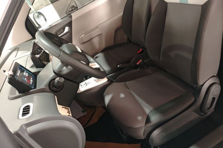 Used CHANGAN NEVO Lumin 2022 155 km – Refreshingly Sweet Edition Left Front Seat