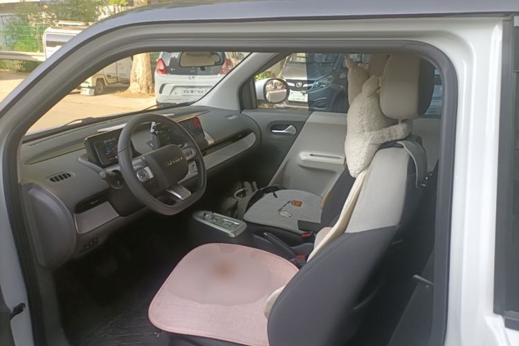 Used CHANGAN NEVO Lumin 2022 155 km – Refreshingly Sweet Edition Left Front Seat