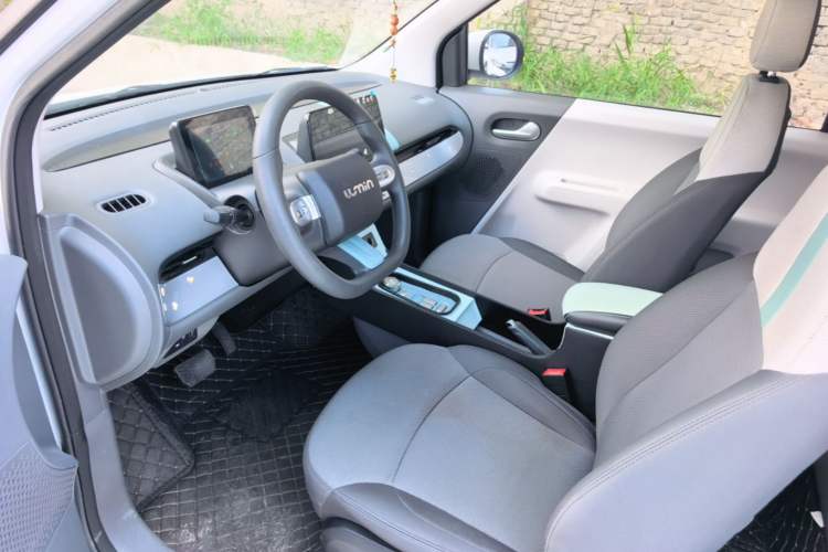 Used CHANGAN NEVO Lumin 2022 155 km – Refreshingly Sweet Edition Left Front Seat