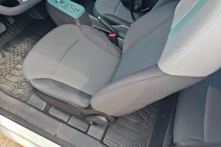 Used CHANGAN NEVO Lumin 2022 155 km – Refreshingly Sweet Edition Left Front Seat