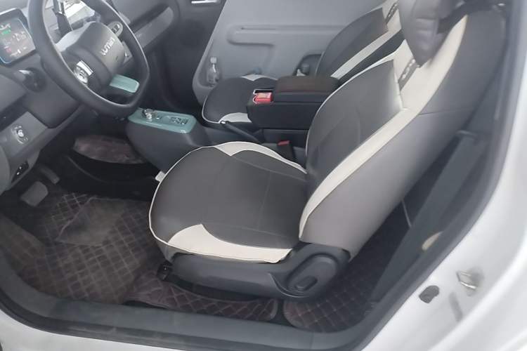 Used CHANGAN NEVO Lumin 2022 155 km – Refreshingly Sweet Edition Left Front Seat