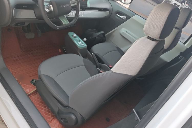 Used CHANGAN NEVO Lumin 2022 155 km – Refreshingly Sweet Edition Left Front Seat