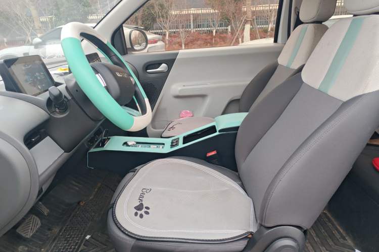Used CHANGAN NEVO Lumin 2022 155 km – Refreshingly Sweet Edition Left Front Seat