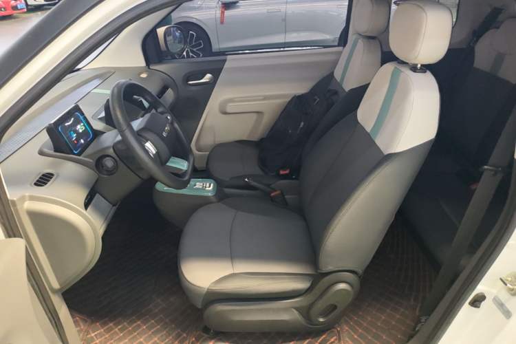 Used CHANGAN NEVO Lumin 2022 155 km – Refreshingly Sweet Edition Left Front Seat