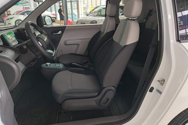 Used CHANGAN NEVO Lumin 2022 155 km – Refreshingly Sweet Edition Left Front Seat