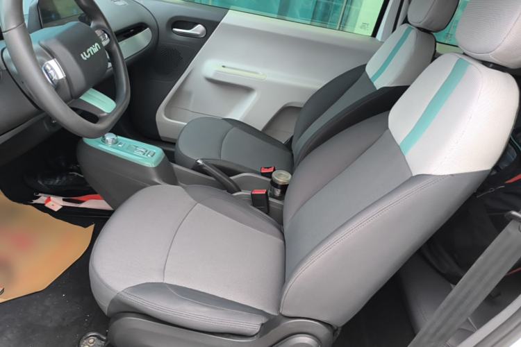 Used CHANGAN NEVO Lumin 2022 155 km – Refreshingly Sweet Edition Left Front Seat