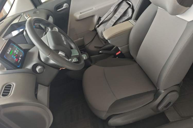 Used CHANGAN NEVO Lumin 2022 155 km – Refreshingly Sweet Edition Left Front Seat