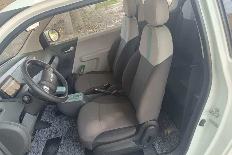 Used CHANGAN NEVO Lumin 2022 155 km – Refreshingly Sweet Edition Left Front Seat