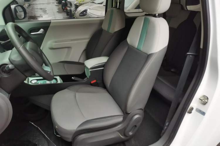 Used CHANGAN NEVO Lumin 2022 155 km – Refreshingly Sweet Edition Left Front Seat