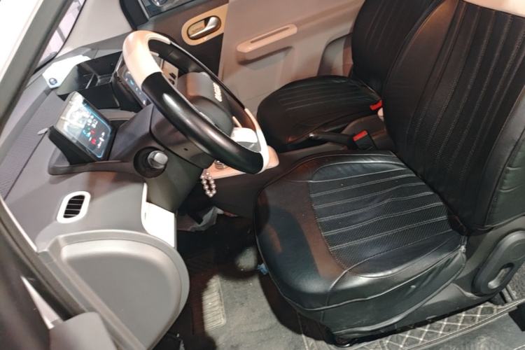 Used CHANGAN NEVO Lumin 2022 155 km – Refreshingly Sweet Edition Left Front Seat