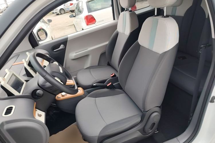 Used CHANGAN NEVO Lumin 2022 155 km – Refreshingly Sweet Edition Left Front Seat