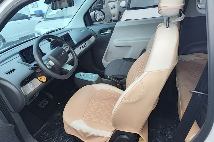 Used CHANGAN NEVO Lumin 2022 155 km – Refreshingly Sweet Edition Left Front Seat