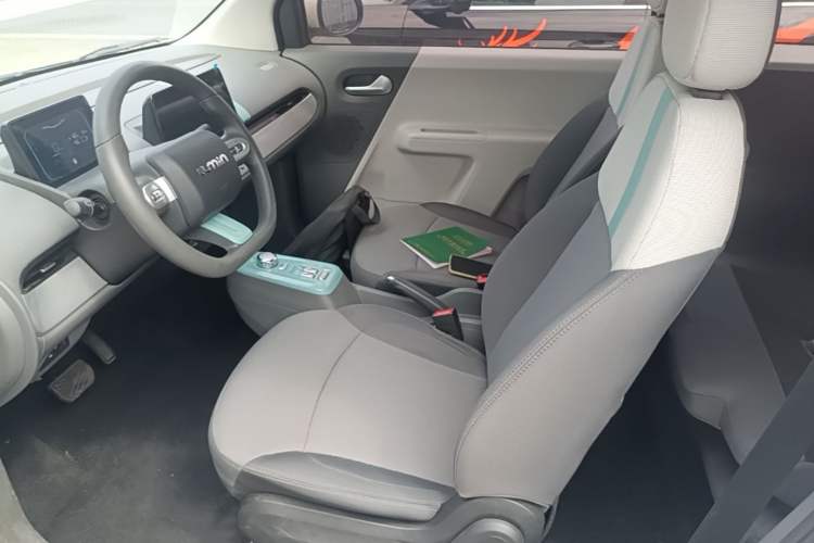 Used CHANGAN NEVO Lumin 2022 155 km – Refreshingly Sweet Edition Left Front Seat