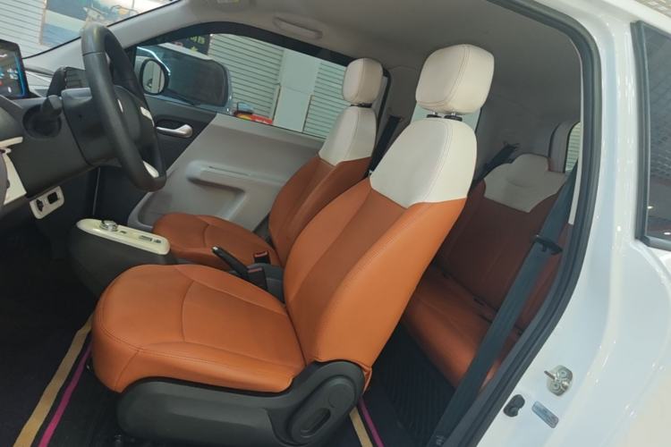Used CHANGAN NEVO Lumin 2022 155 km – Refreshingly Sweet Edition Left Front Seat