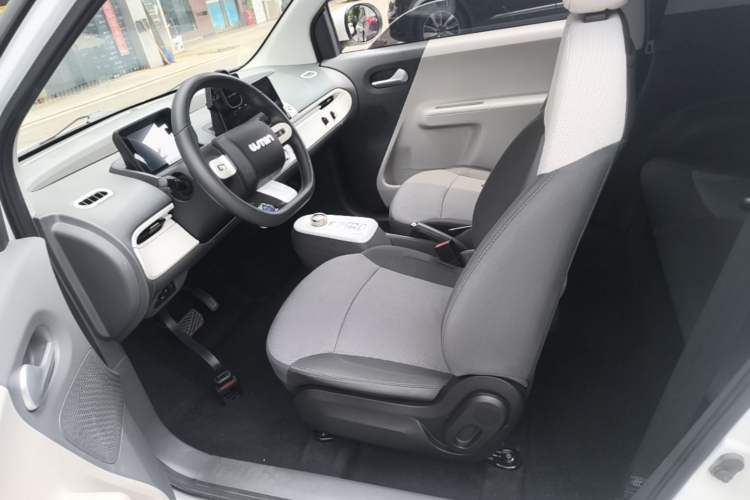 Used CHANGAN NEVO Lumin 2022 155 km – Refreshingly Sweet Edition Left Front Seat
