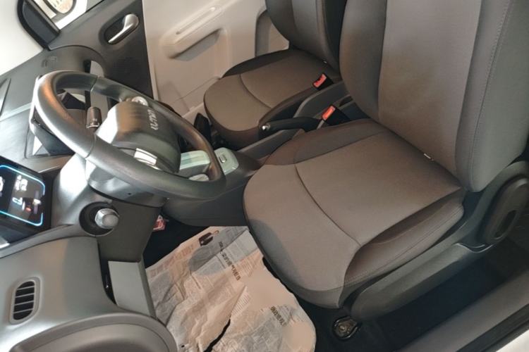Used CHANGAN NEVO Lumin 2022 155 km – Refreshingly Sweet Edition Left Front Seat