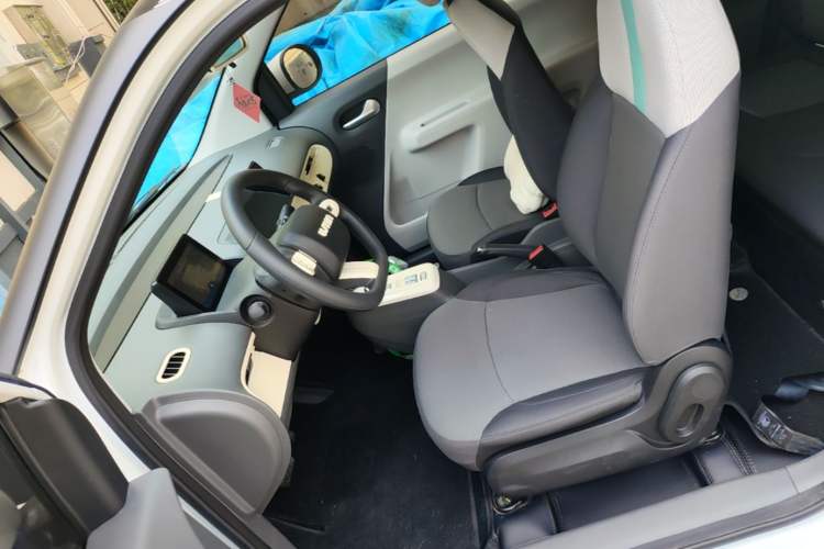 Used CHANGAN NEVO Lumin 2022 155 km – Refreshingly Sweet Edition Left Front Seat