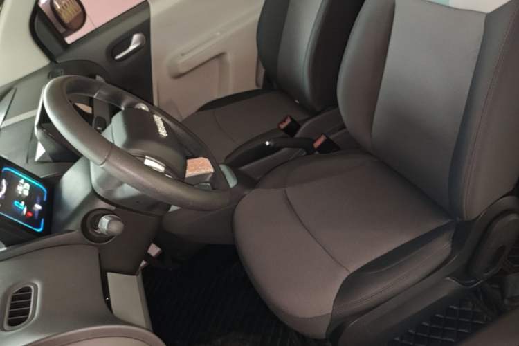 Used CHANGAN NEVO Lumin 2022 155 km – Refreshingly Sweet Edition Left Front Seat