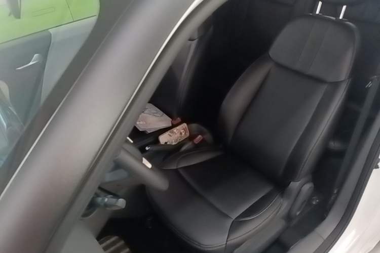 Used CHANGAN NEVO Lumin 2022 155 km – Refreshingly Sweet Edition Left Front Seat