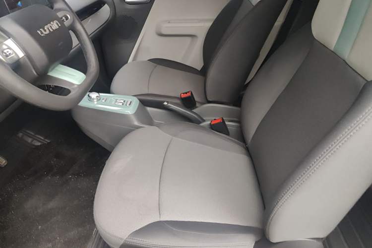 Used CHANGAN NEVO Lumin 2022 155 km – Refreshingly Sweet Edition Left Front Seat