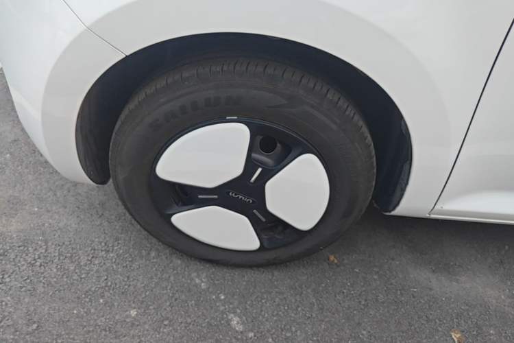 Used CHANGAN NEVO Lumin 2022 155 km – Refreshingly Sweet Edition Left Front Wheel Hub