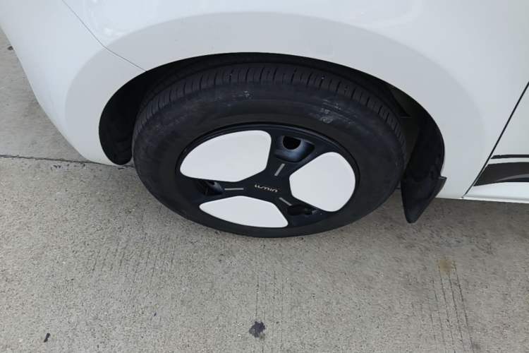 Used CHANGAN NEVO Lumin 2022 155 km – Refreshingly Sweet Edition Left Front Wheel Hub