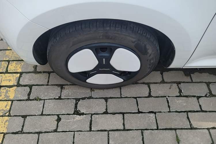 Used CHANGAN NEVO Lumin 2022 155 km – Refreshingly Sweet Edition Left Front Wheel Hub