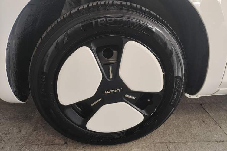 Used CHANGAN NEVO Lumin 2022 155 km – Refreshingly Sweet Edition Left Front Wheel Hub
