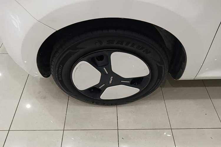 Used CHANGAN NEVO Lumin 2022 301km Honey-Sweet Version Left Front Wheel Hub
