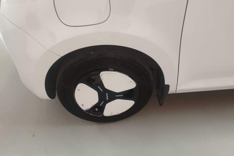 Used CHANGAN NEVO Lumin 2022 155 km – Refreshingly Sweet Edition Left Front Wheel Hub