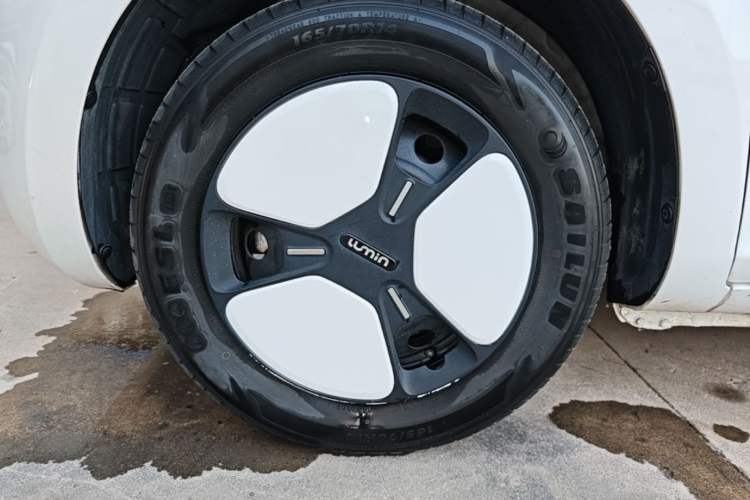 Used CHANGAN NEVO Lumin 2022 155 km – Refreshingly Sweet Edition Left Front Wheel Hub