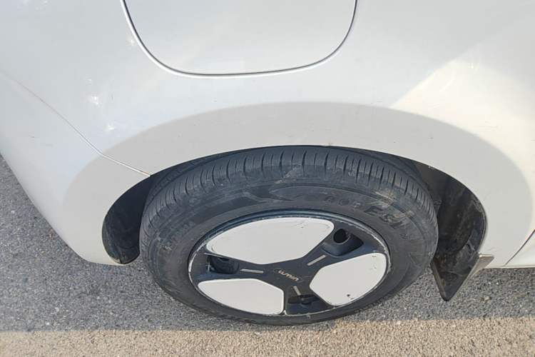 Used CHANGAN NEVO Lumin 2022 155 km – Refreshingly Sweet Edition Left Front Wheel Hub